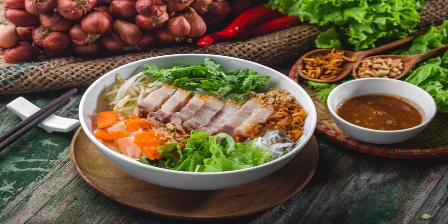 Bún mắm thịt heo quay Quảng Bình